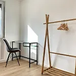Modern 2-bedroom Near Messe 2-4 Guests