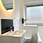 Modern 2-bedroom Near Messe 2-4 Guests *