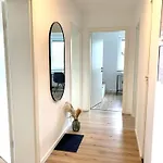 Modern 2-bedroom Near Messe 2-4 Guests