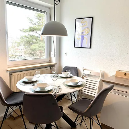 Modern 2-bedroom Near Messe 2-4 Guests Apartment *